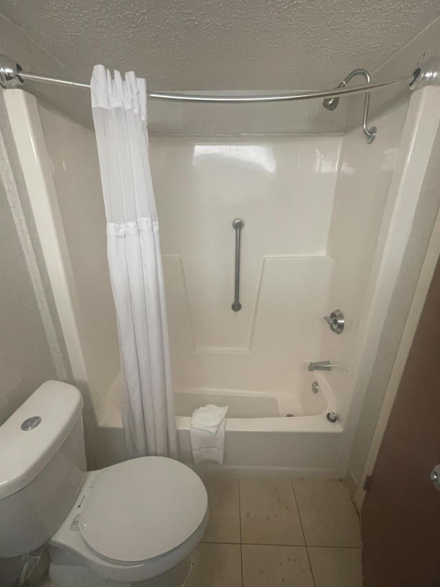 Clarion Hotel Lansing Zewnętrze zdjęcie